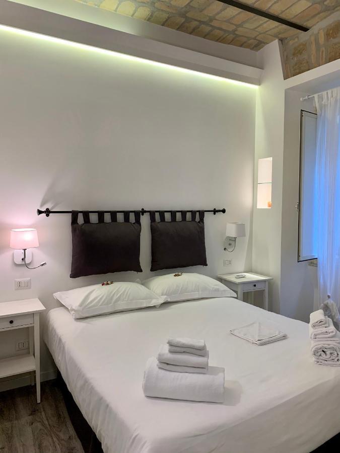 Luxury Rooms Near Colosseum Roma Exterior foto